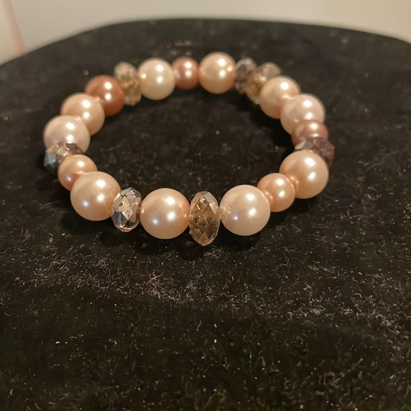 8” white, cream & pinkish round simulated pearl & beads stretch bangle bracelet - Picture 7 of 11
